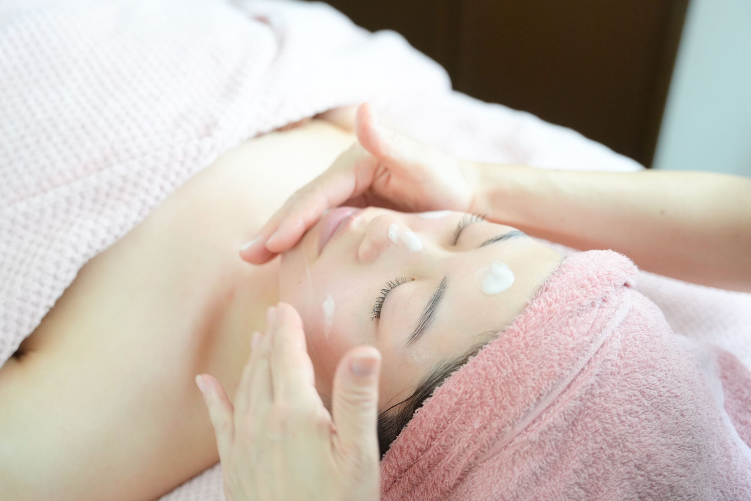 美肌再生フェイシャル60分 11,000円 (税込）【初回価格 8,800円 (税込)】